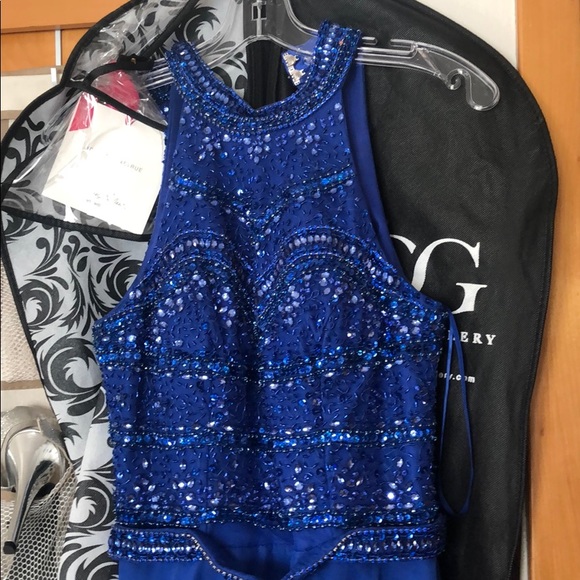 Royal blue size 1/2 prom dress. Beaded halter neck - Picture 4 of 4